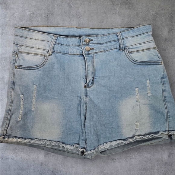 Unbranded Light Wash Denim Distressed Raw Hem Jean Shorts Size 16 Women's G43 - Picture 1 of 10